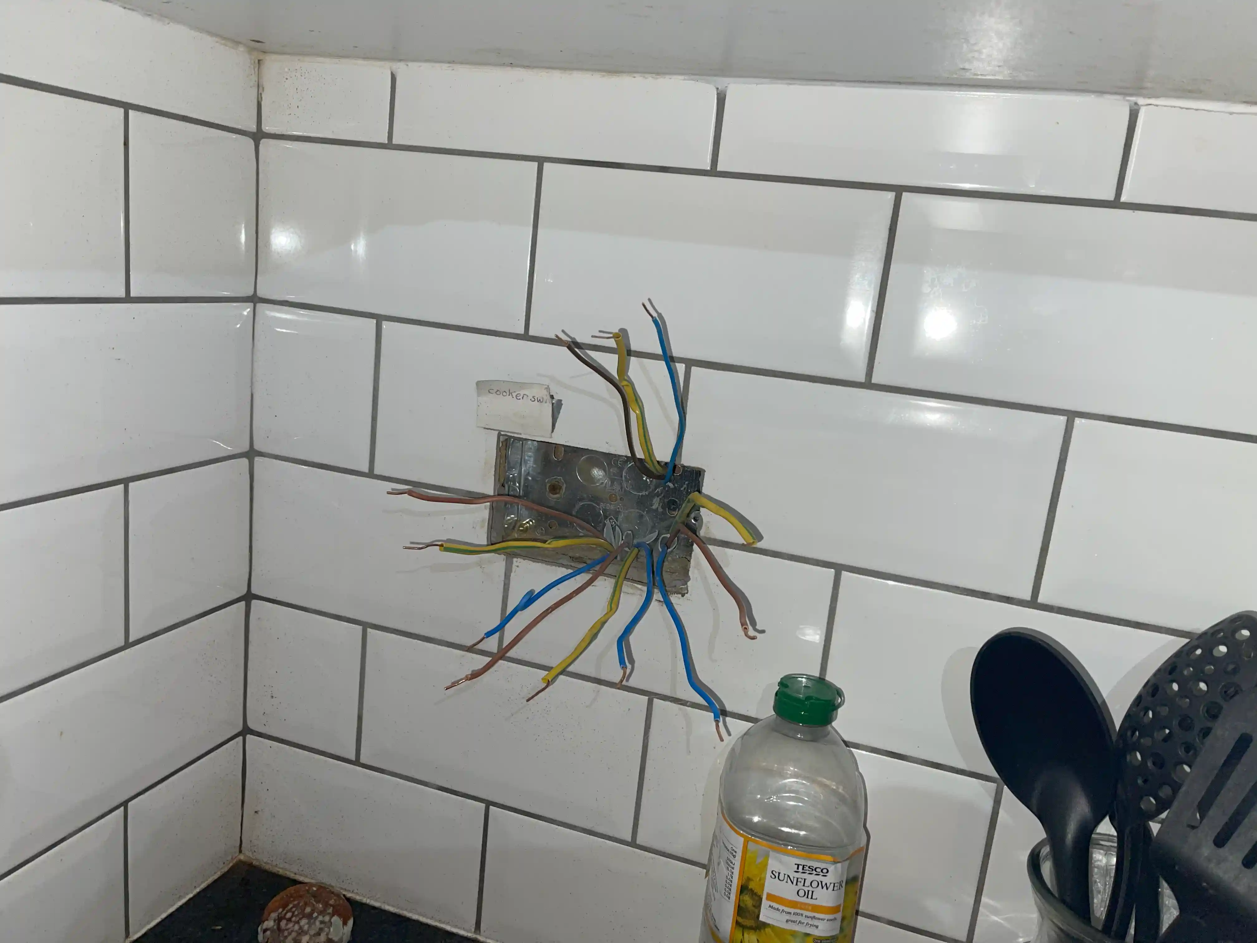 24 Hours Emergency Electrician near Carshalton